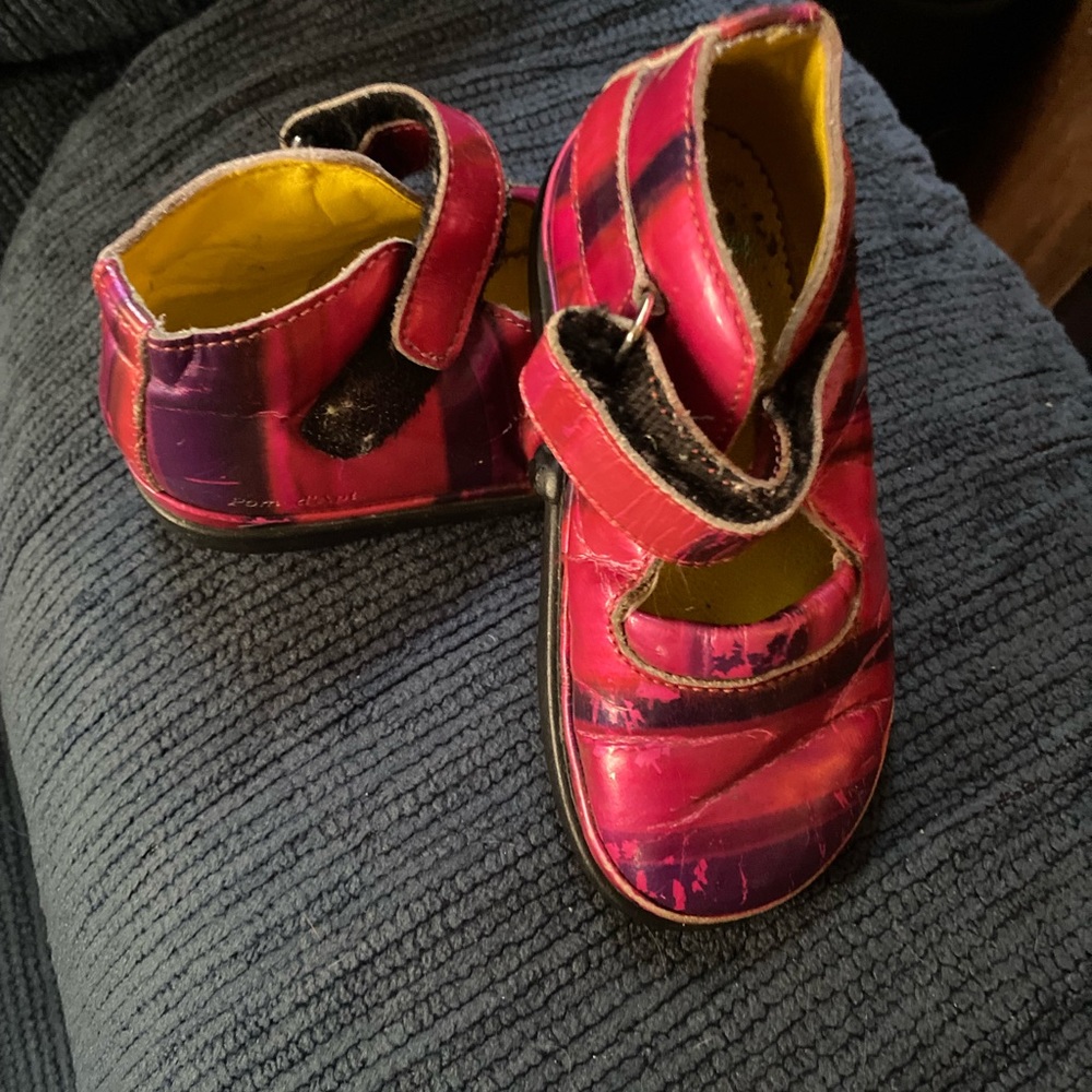 European Children’s Shoes - Picture 2 of 4